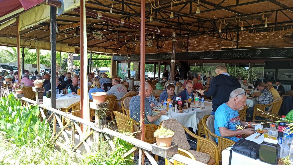 Grillfest am 7.5.2023 Am Sonntag fand unser erstes Vereinsfest statt. Nach einer persönlich Begrüßung durch unseren Präsidenten Cem verbrachten wir schöne Stunden im Amelda Restaurant in Side. Für das leibliche Wohl sorgten wir selber. Ein Buffet der Extraklasse entstand durch die unterschiedlichen Nationalitäten unserer Mitglieder. Bei Musik und Tanz und netten Gesprächen nutzten viele die Gelegenheit , sich kennenzulernen. Ein großes Dankeschön gilt den Organisatoren und allen Mitgliedern, die dazu beigetragen haben, dass dieser Tag so erfolgreich war. Wir freuen uns auf weitere, so schöne Veranstaltungen.